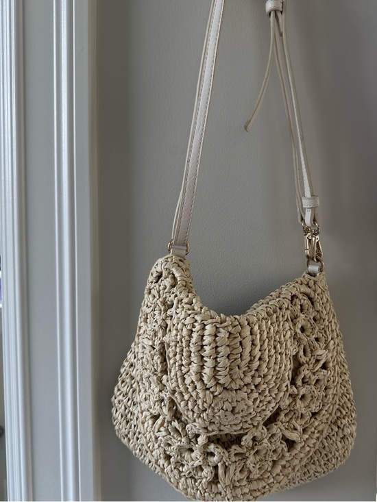 LC Lauren Conrad Woven Straw Crossbody Bag with Cream Accents. - Picture 4 of 9